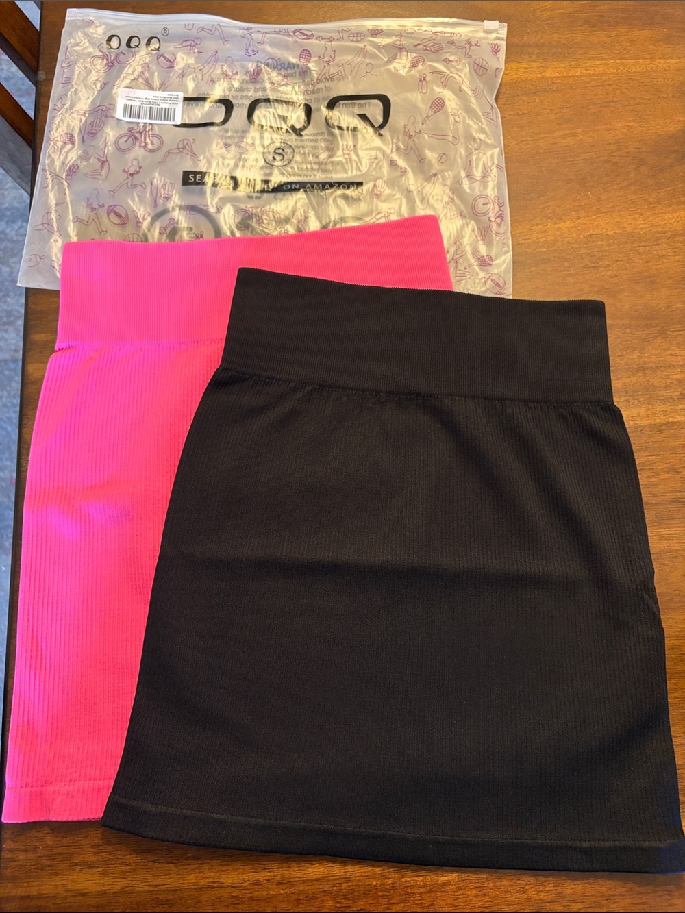 High-Waist Ribbed Mini Skirt - Black & Hot Pink